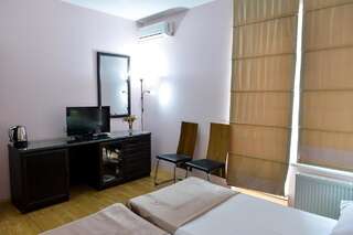 Отель Imereti Health Resort Цхалтубо Стандартный двухместный номер с 1 кроватью или 2 отдельными кроватями и балконом-1